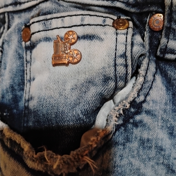 Grindhouse Distressed Blue Jeans With Metal Logo Size Of 32x32 - Picture 2 of 12